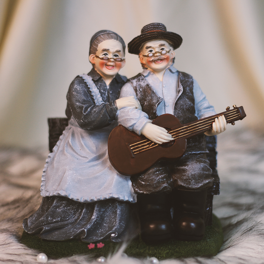 Old Couple with Guitar - Lovely Couple Figurine Gift for Grandparents